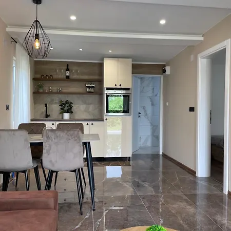 Villa Izvor Plive 2 *